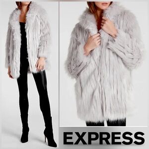 Express X You Oversized Fluffy Silver/Gray
Faux Fur Coat M